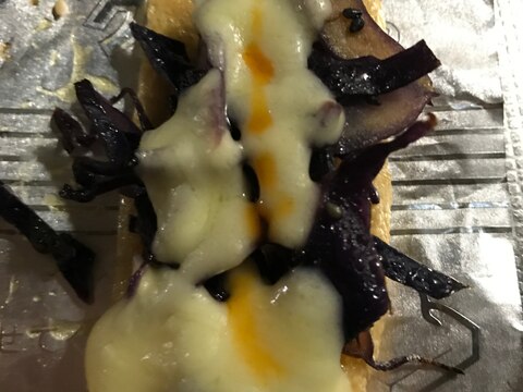 紫キャベツの黒ごまポン酢炒めの油揚げのチーズ焼き